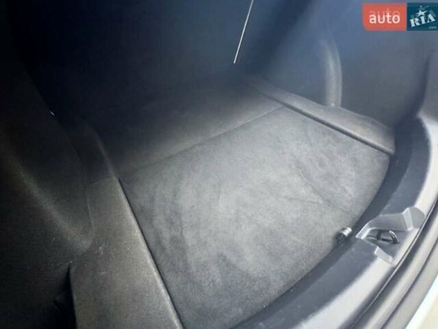 Білий Тесла Модель 3, об'ємом двигуна 0 л та пробігом 84 тис. км за 18900 $, фото 22 на Automoto.ua