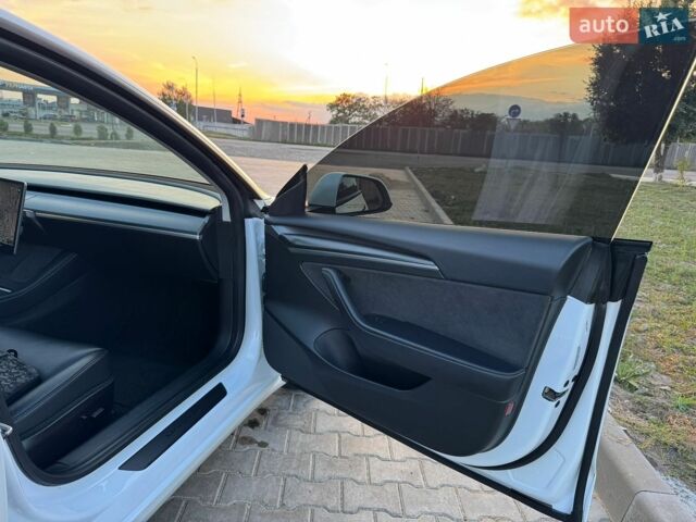 Білий Тесла Модель 3, об'ємом двигуна 0 л та пробігом 180 тис. км за 18800 $, фото 25 на Automoto.ua