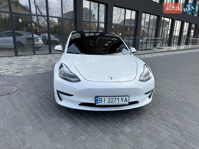 Белый Тесла Модель 3, объемом двигателя 0 л и пробегом 37 тыс. км за 19999 $, фото 75 на Automoto.ua
