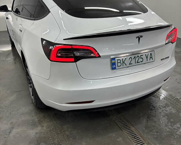 Білий Тесла Модель 3, об'ємом двигуна 0 л та пробігом 113 тис. км за 20200 $, фото 39 на Automoto.ua