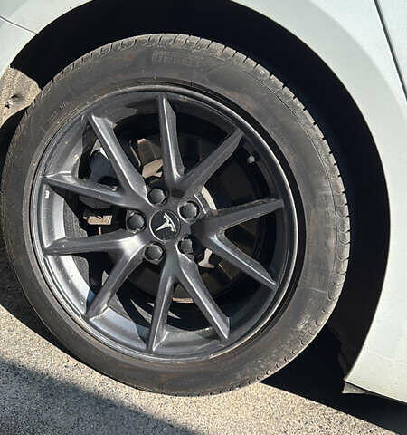 Білий Тесла Модель 3, об'ємом двигуна 0 л та пробігом 100 тис. км за 21500 $, фото 5 на Automoto.ua