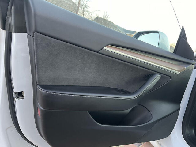 Білий Тесла Модель 3, об'ємом двигуна 0 л та пробігом 34 тис. км за 19500 $, фото 29 на Automoto.ua