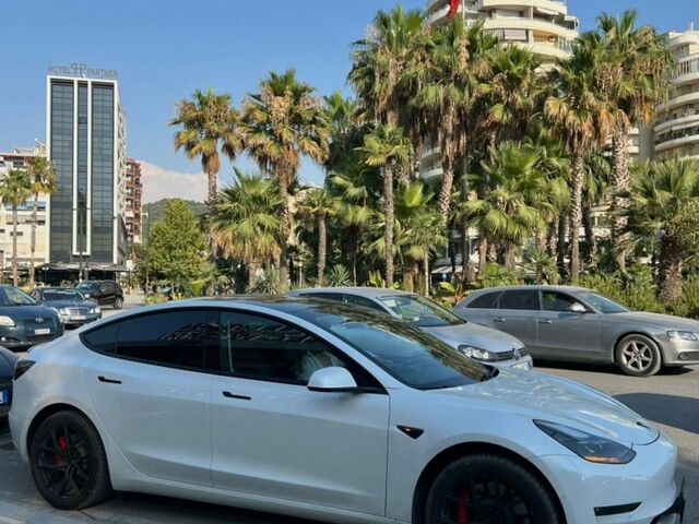 Белый Тесла Модель 3, объемом двигателя 0 л и пробегом 162 тыс. км за 21800 $, фото 2 на Automoto.ua
