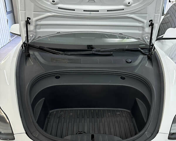 Белый Тесла Модель 3, объемом двигателя 0 л и пробегом 55 тыс. км за 18999 $, фото 13 на Automoto.ua