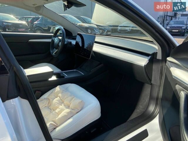 Белый Тесла Модель 3, объемом двигателя 0 л и пробегом 28 тыс. км за 21000 $, фото 10 на Automoto.ua