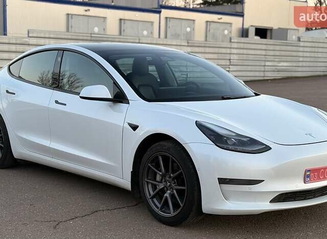 Белый Тесла Модель 3, объемом двигателя 0 л и пробегом 266 тыс. км за 13900 $, фото 1 на Automoto.ua