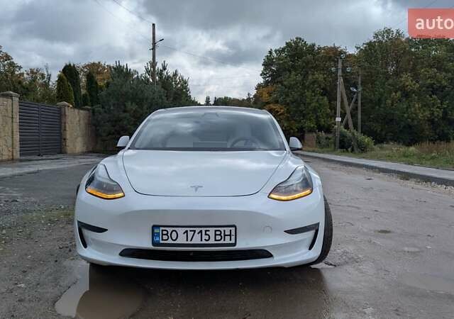 Белый Тесла Модель 3, объемом двигателя 0 л и пробегом 59 тыс. км за 22499 $, фото 1 на Automoto.ua