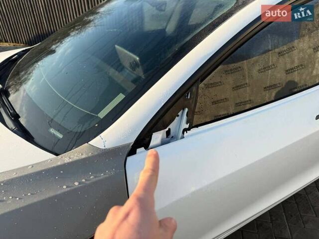 Білий Тесла Модель 3, об'ємом двигуна 0 л та пробігом 200 тис. км за 13300 $, фото 12 на Automoto.ua
