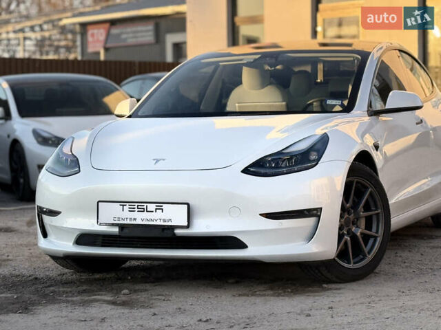 Білий Тесла Модель 3, об'ємом двигуна 0 л та пробігом 82 тис. км за 21600 $, фото 2 на Automoto.ua