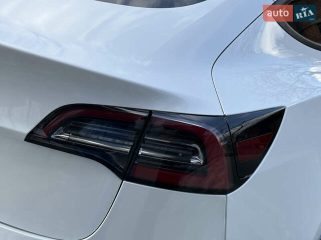 Белый Тесла Модель 3, объемом двигателя 0 л и пробегом 37 тыс. км за 19999 $, фото 92 на Automoto.ua