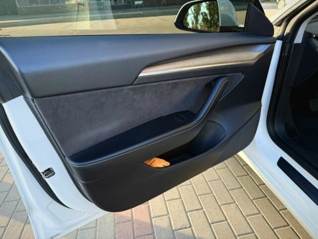 Білий Тесла Модель 3, об'ємом двигуна 0 л та пробігом 188 тис. км за 16999 $, фото 17 на Automoto.ua