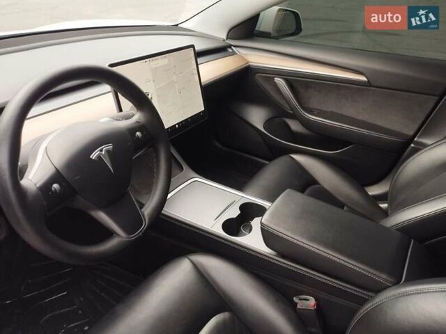 Белый Тесла Модель 3, объемом двигателя 0 л и пробегом 164 тыс. км за 19500 $, фото 5 на Automoto.ua
