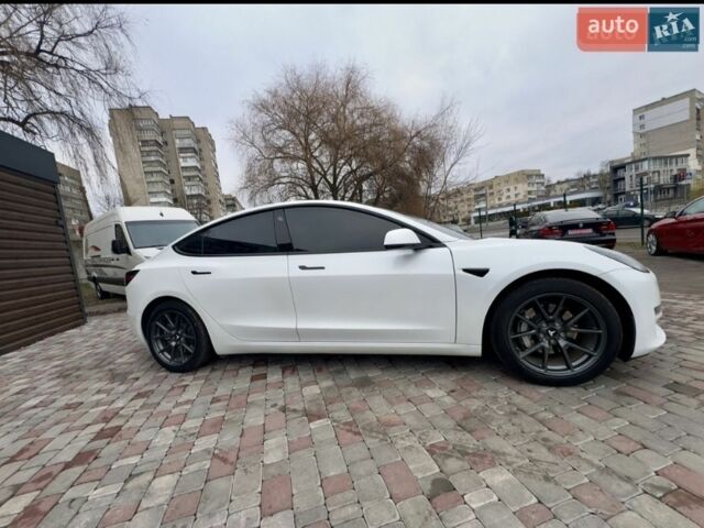 Белый Тесла Модель 3, объемом двигателя 0 л и пробегом 87 тыс. км за 17550 $, фото 4 на Automoto.ua
