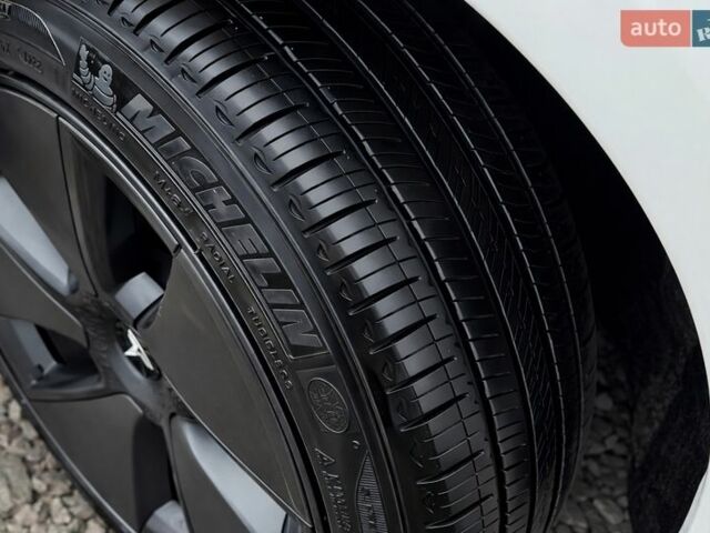 Белый Тесла Модель 3, объемом двигателя 0 л и пробегом 108 тыс. км за 19100 $, фото 13 на Automoto.ua