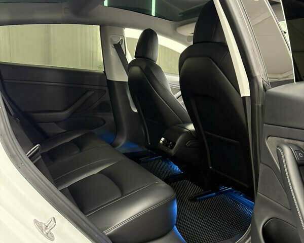 Білий Тесла Модель 3, об'ємом двигуна 0 л та пробігом 113 тис. км за 20200 $, фото 83 на Automoto.ua