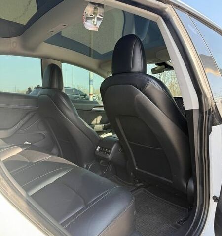 Білий Тесла Модель 3, об'ємом двигуна 0 л та пробігом 63 тис. км за 22000 $, фото 19 на Automoto.ua