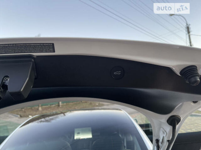 Белый Тесла Модель 3, объемом двигателя 0 л и пробегом 34 тыс. км за 18000 $, фото 15 на Automoto.ua