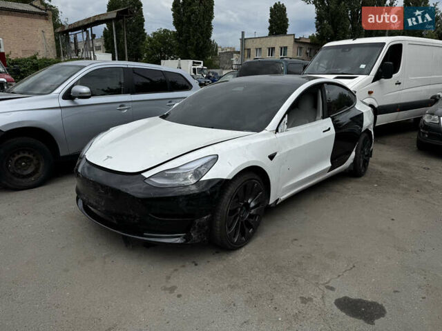 Белый Тесла Модель 3, объемом двигателя 0 л и пробегом 20 тыс. км за 14000 $, фото 1 на Automoto.ua