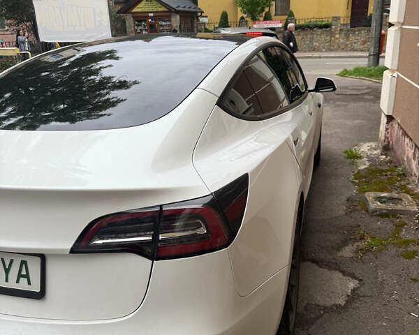 Белый Тесла Модель 3, объемом двигателя 0 л и пробегом 74 тыс. км за 21500 $, фото 4 на Automoto.ua