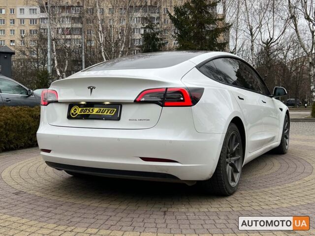 Белый Тесла Модель 3, объемом двигателя 82 л и пробегом 60 тыс. км за 25500 $, фото 6 на Automoto.ua