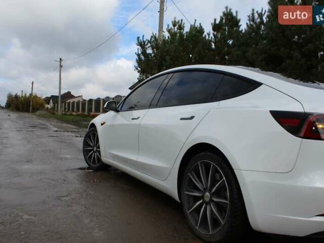 Белый Тесла Модель 3, объемом двигателя 0 л и пробегом 59 тыс. км за 22499 $, фото 20 на Automoto.ua