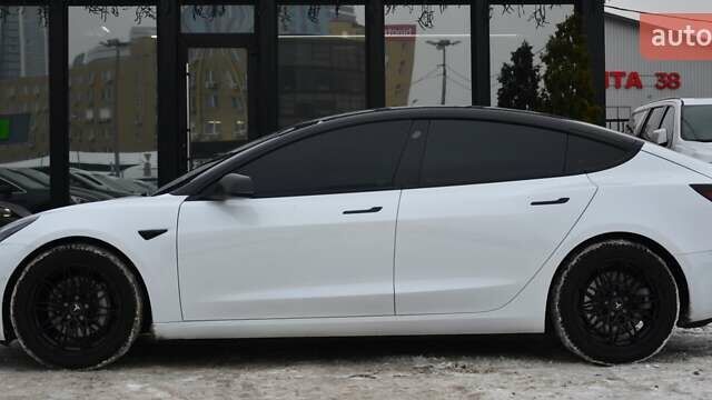Белый Тесла Модель 3, объемом двигателя 0 л и пробегом 37 тыс. км за 17999 $, фото 6 на Automoto.ua