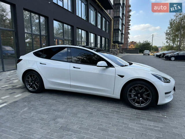Белый Тесла Модель 3, объемом двигателя 0 л и пробегом 34 тыс. км за 21500 $, фото 69 на Automoto.ua