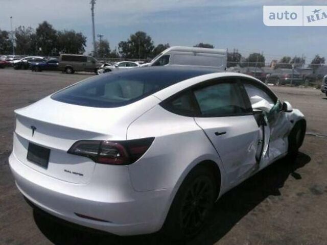 Белый Тесла Модель 3, объемом двигателя 0 л и пробегом 63 тыс. км за 25500 $, фото 25 на Automoto.ua
