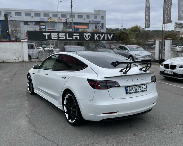 Белый Тесла Модель 3, объемом двигателя 0 л и пробегом 52 тыс. км за 21500 $, фото 19 на Automoto.ua
