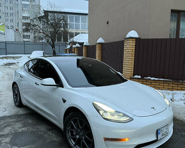 Білий Тесла Модель 3, об'ємом двигуна 0 л та пробігом 131 тис. км за 19000 $, фото 1 на Automoto.ua