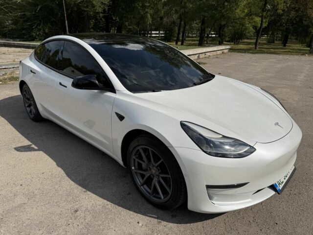 Белый Тесла Модель 3, объемом двигателя 0 л и пробегом 60 тыс. км за 18753 $, фото 4 на Automoto.ua