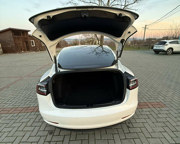 Білий Тесла Модель 3, об'ємом двигуна 0 л та пробігом 76 тис. км за 21500 $, фото 16 на Automoto.ua