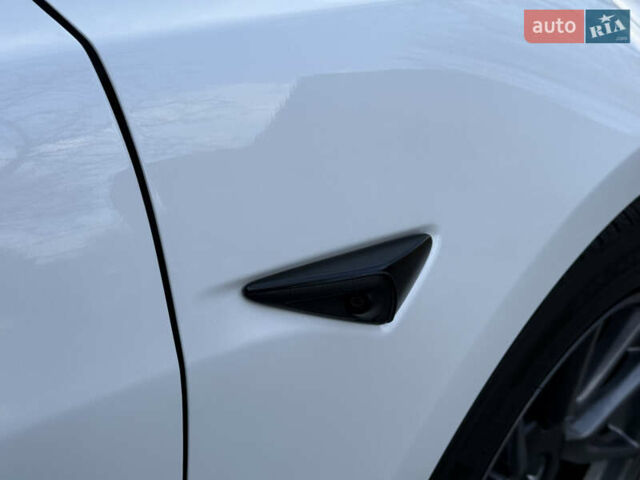 Белый Тесла Модель 3, объемом двигателя 0 л и пробегом 37 тыс. км за 19999 $, фото 97 на Automoto.ua