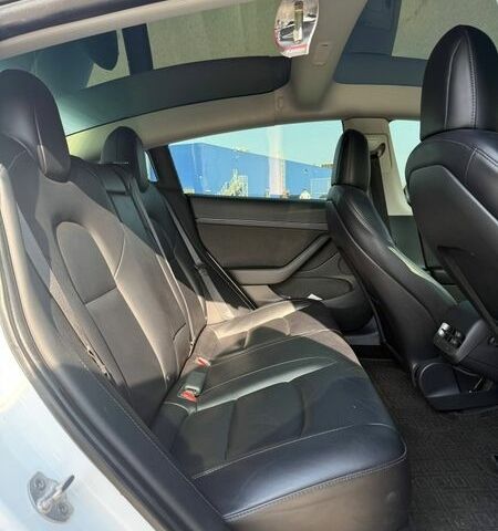 Білий Тесла Модель 3, об'ємом двигуна 0 л та пробігом 63 тис. км за 22000 $, фото 18 на Automoto.ua