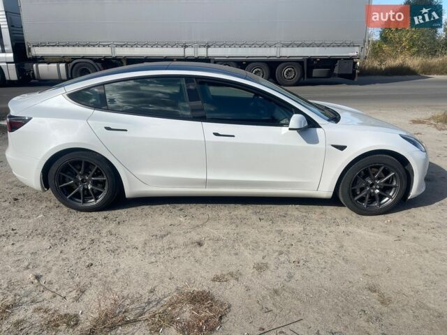 Белый Тесла Модель 3, объемом двигателя 0 л и пробегом 64 тыс. км за 17500 $, фото 10 на Automoto.ua