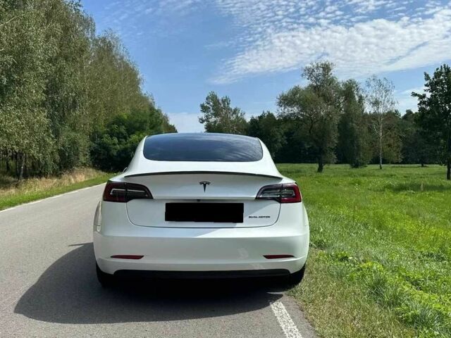 Белый Тесла Модель 3, объемом двигателя 0 л и пробегом 71 тыс. км за 12500 $, фото 5 на Automoto.ua