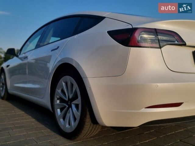 Белый Тесла Модель 3, объемом двигателя 0 л и пробегом 74 тыс. км за 18300 $, фото 7 на Automoto.ua