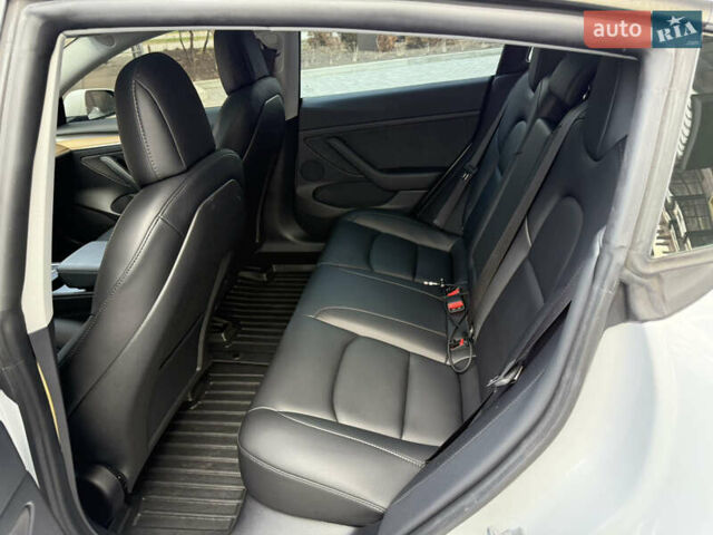 Белый Тесла Модель 3, объемом двигателя 0 л и пробегом 37 тыс. км за 19999 $, фото 121 на Automoto.ua