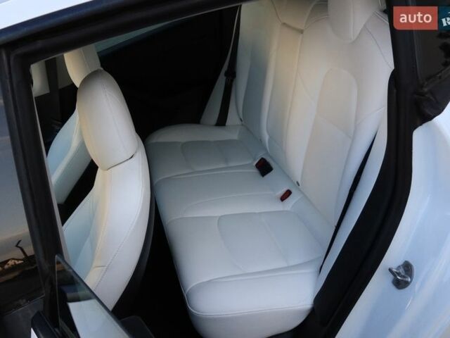 Білий Тесла Модель 3, об'ємом двигуна 0 л та пробігом 70 тис. км за 17299 $, фото 34 на Automoto.ua