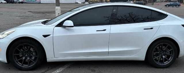 Білий Тесла Модель 3, об'ємом двигуна 0 л та пробігом 60 тис. км за 368 $, фото 1 на Automoto.ua