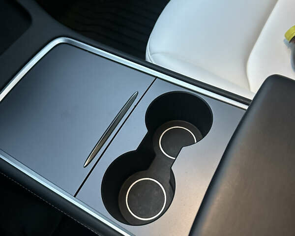 Білий Тесла Модель 3, об'ємом двигуна 0 л та пробігом 78 тис. км за 27700 $, фото 42 на Automoto.ua