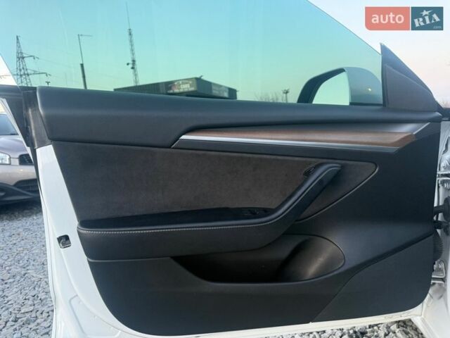 Белый Тесла Модель 3, объемом двигателя 0 л и пробегом 85 тыс. км за 17500 $, фото 14 на Automoto.ua