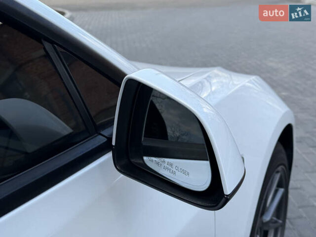 Белый Тесла Модель 3, объемом двигателя 0 л и пробегом 37 тыс. км за 19999 $, фото 96 на Automoto.ua