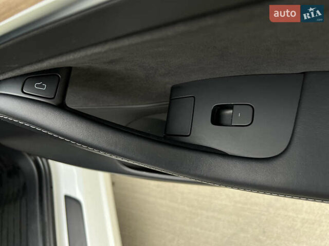 Білий Тесла Модель 3, об'ємом двигуна 0 л та пробігом 107 тис. км за 19999 $, фото 49 на Automoto.ua