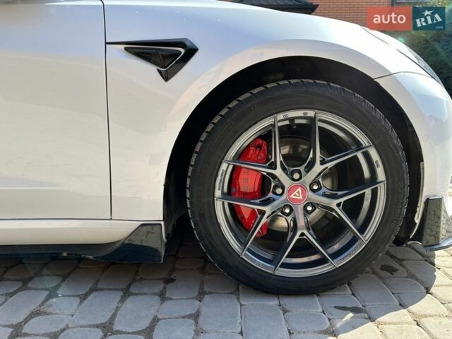 Білий Тесла Модель 3, об'ємом двигуна 0 л та пробігом 112 тис. км за 21500 $, фото 4 на Automoto.ua