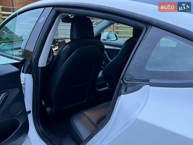 Білий Тесла Модель 3, об'ємом двигуна 0 л та пробігом 113 тис. км за 16200 $, фото 23 на Automoto.ua