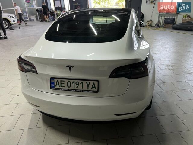 Белый Тесла Модель 3, объемом двигателя 0 л и пробегом 85 тыс. км за 20400 $, фото 3 на Automoto.ua