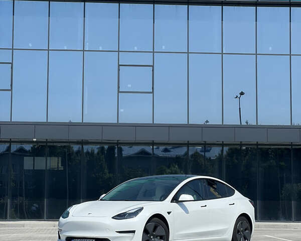 Білий Тесла Модель 3, об'ємом двигуна 0 л та пробігом 31 тис. км за 32900 $, фото 1 на Automoto.ua