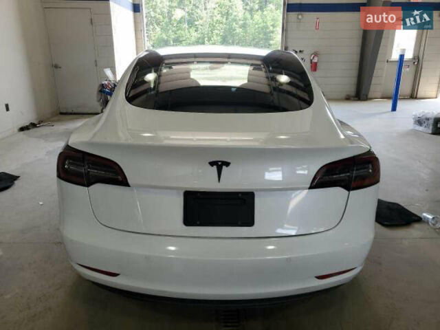 Белый Тесла Модель 3, объемом двигателя 0 л и пробегом 38 тыс. км за 12800 $, фото 5 на Automoto.ua