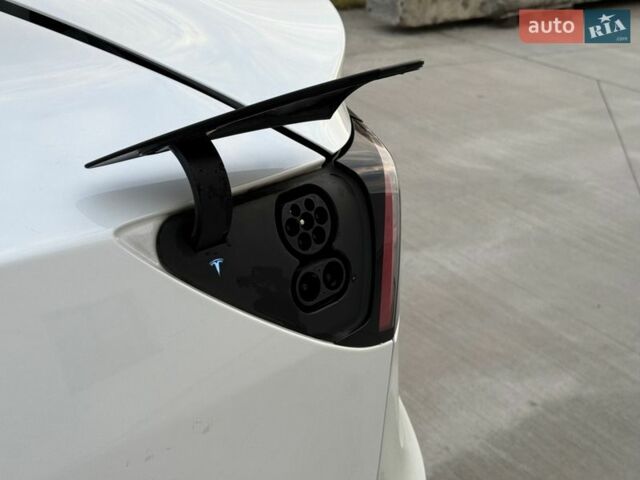 Белый Тесла Модель 3, объемом двигателя 0 л и пробегом 77 тыс. км за 14700 $, фото 12 на Automoto.ua